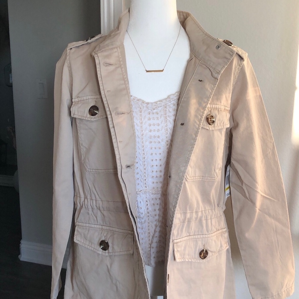 NWT KENSIE ANORAK PALE KHAKI JACKET MEDIUM SIZE.